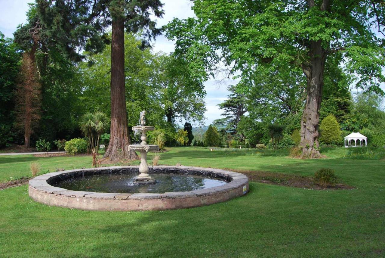 Highfield Hall Mold Exterior foto